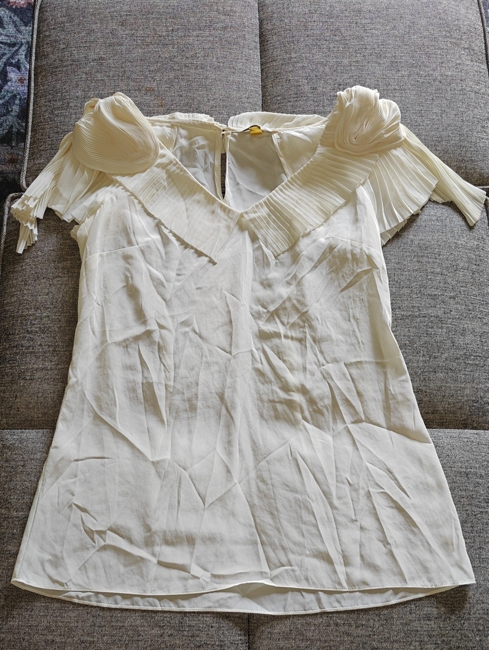 leifsdottir Cream Pleated V-Neck Short Sleeve Blouse